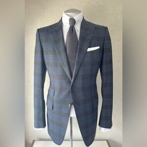 $6700 Tom Ford Suit (40/50)